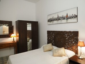 Comfort-Doppelzimmer, mit Bad | Hochwertige Bettwaren, Daunenbettdecken, individuell eingerichtet