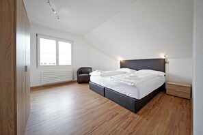 1 bedroom, hypo-allergenic bedding, in-room safe, desk