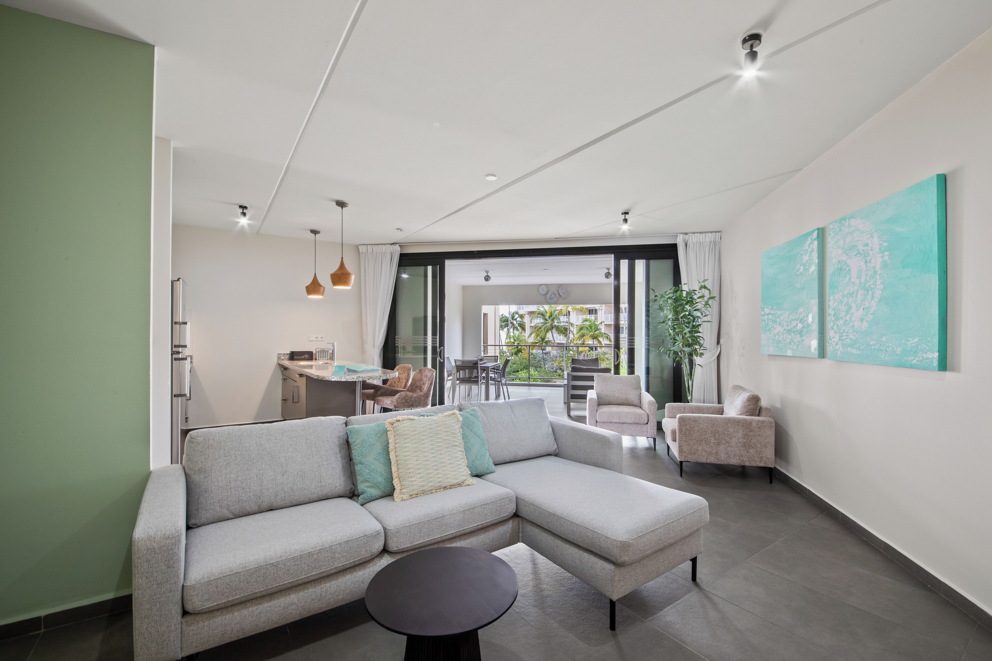 Deluxe Apartment, 2 Bedrooms, Partial Sea View | Living area