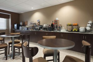 Free continental breakfast - Sonesta Essential Fairmont (Fairmont)