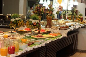 Free daily buffet breakfast  - Bahamas Duplex by WS (Campo Grande)