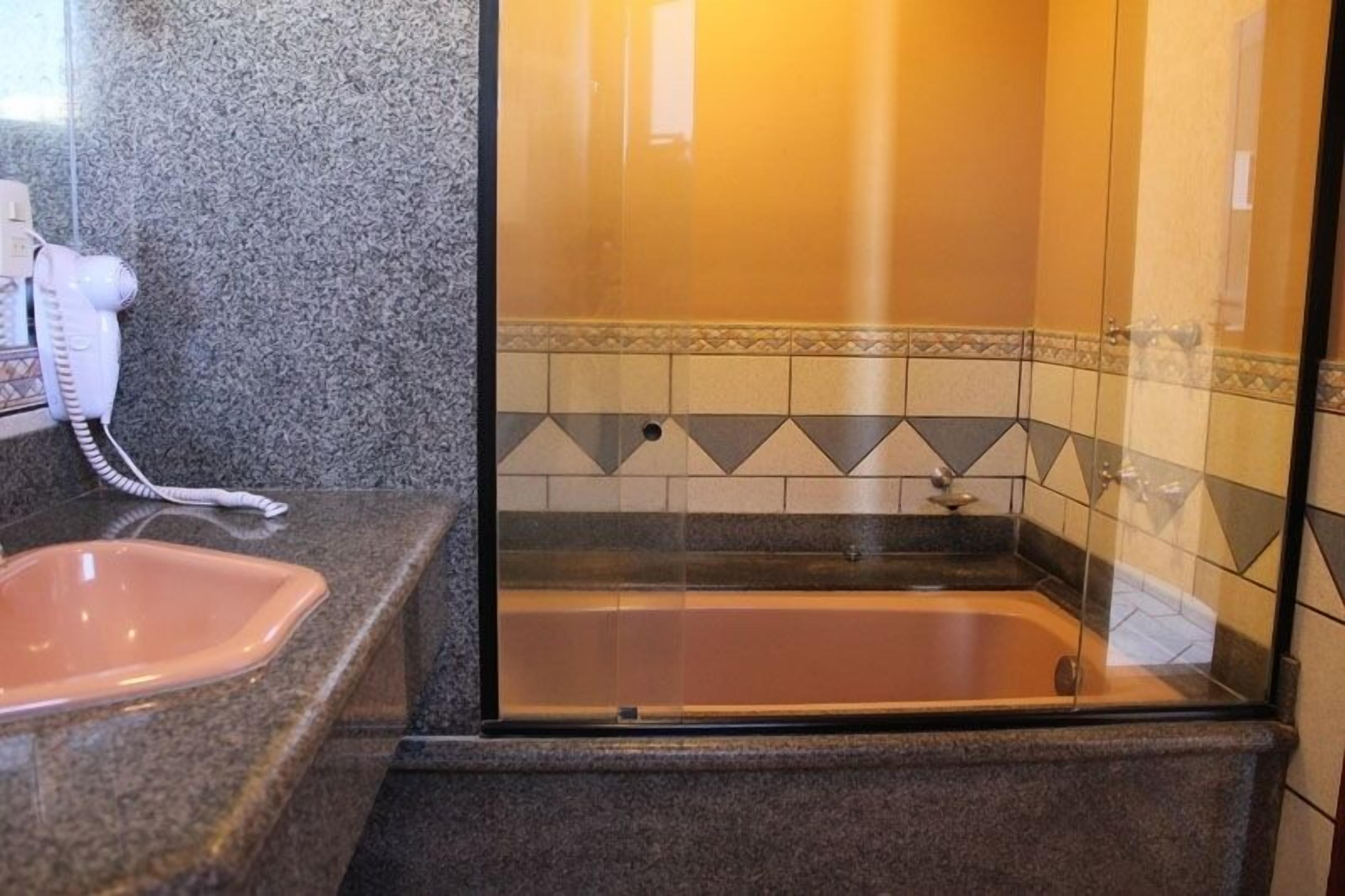 executive room (duplex) | bathroom | free toiletries, hair dryer, towels