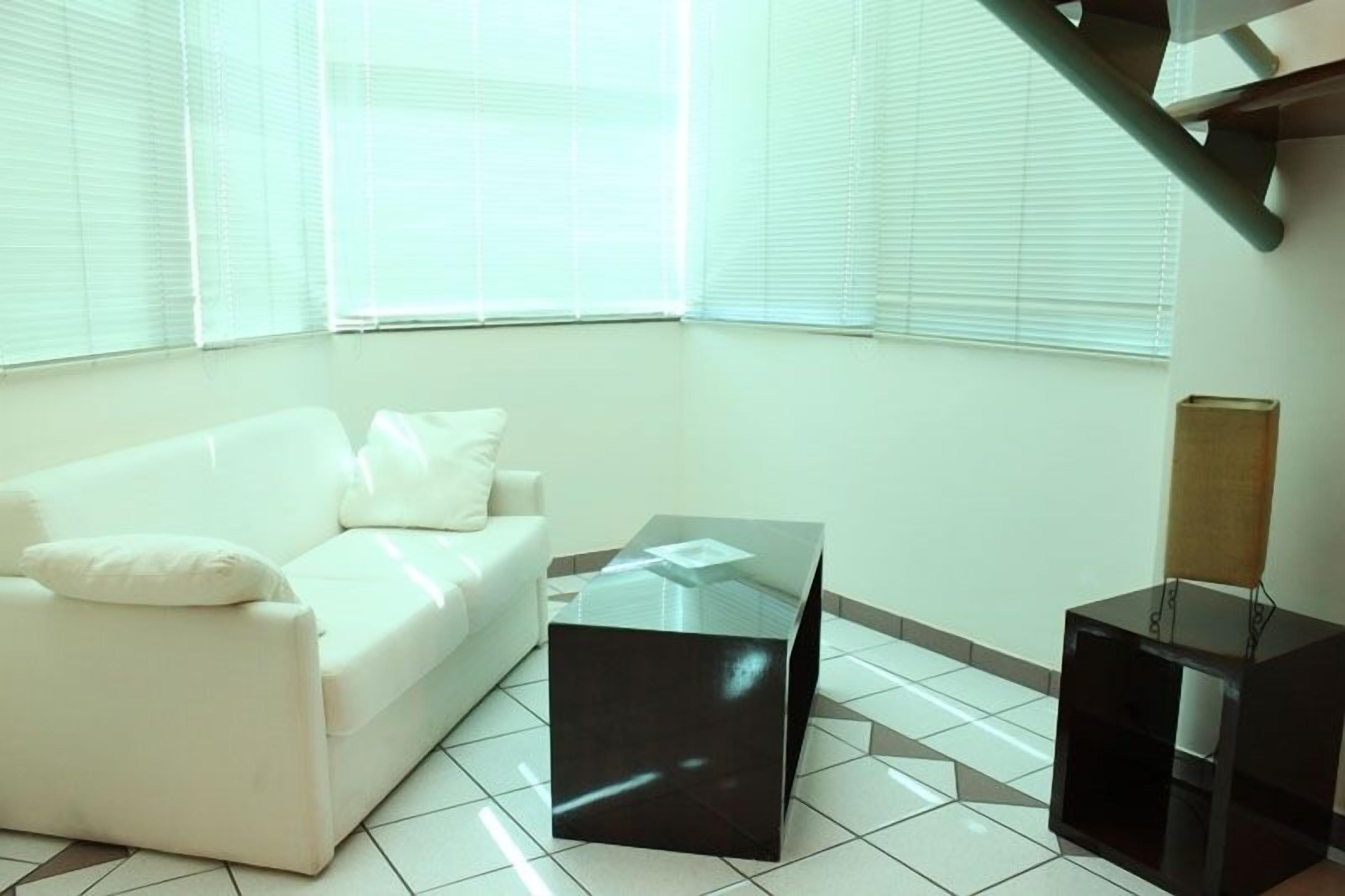 32-inch lcd tv with digital channels, tv