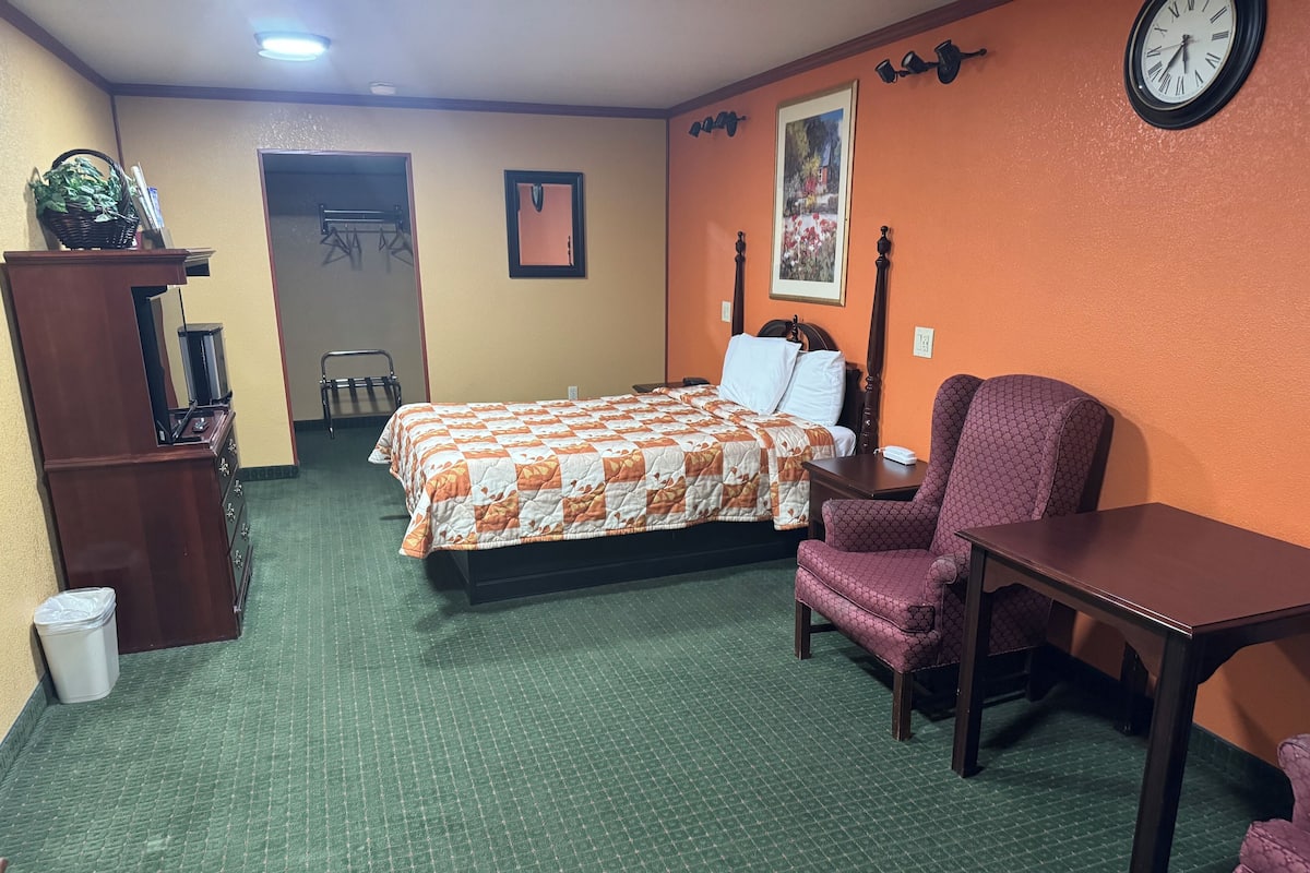 Phòng Tiêu chuẩn, 1 giường cỡ queen | Bàn, truy cập Internet không dây miễn phí, bộ trải giường