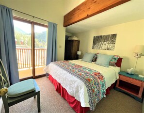 Comfort Condo, 2 Bedrooms, Balcony, Mountain View | Dihias secara berasingan, dilengkapkan perabot secara berasingan 