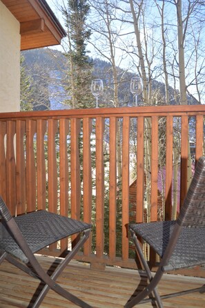 Junior Studio, 1 King Bed, Kitchenette, Resort View | Terrace/patio