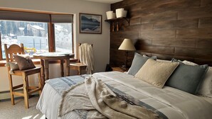 Free WiFi, individually decorated, individually furnished, bed sheets - Powderhorn Vacation Rentals (Taos Ski Valley)