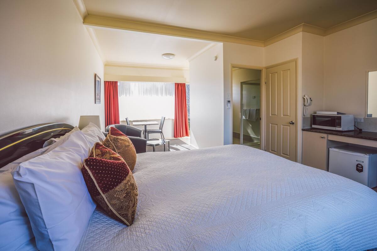 Deluxe Room, 1 Queen Bed