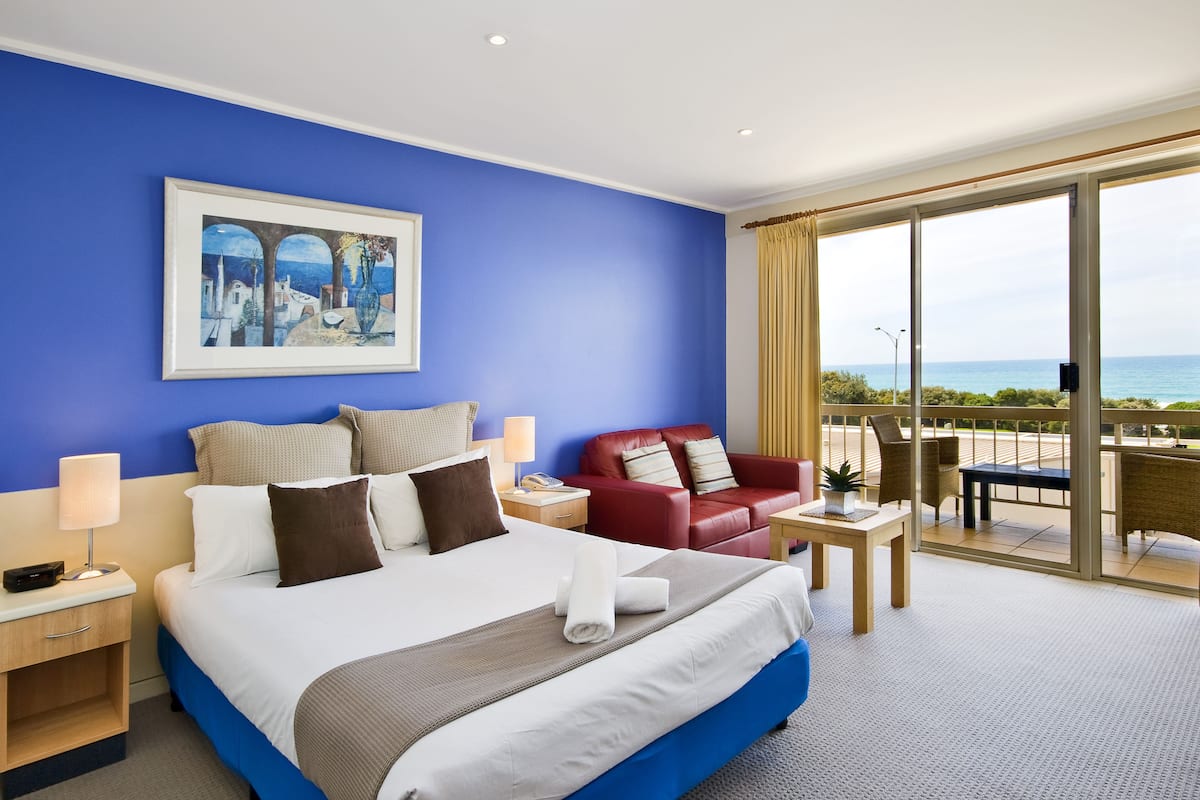 Habitación ejecutiva, 1 cama de matrimonio, vistas al mar | Escritorio, wifi gratis, ropa de cama