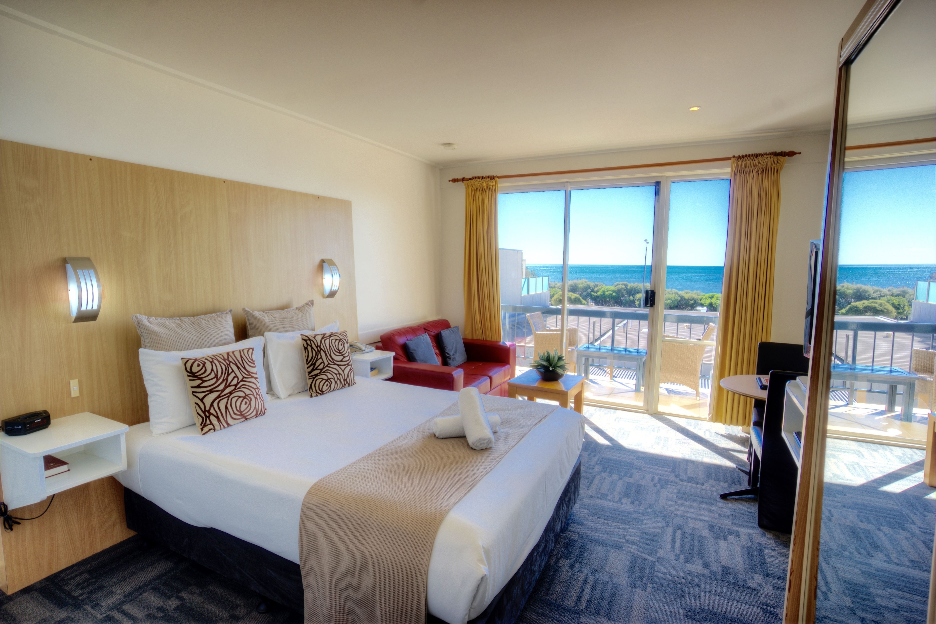 Executive Queen Room - Ocean View | Desk, free WiFi, bed sheets