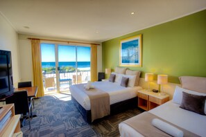 Executive Queen Room - Ocean View | Desk, free WiFi, bed sheets - Sandridge Motel (Lorne)
