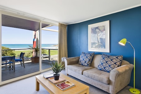 Televisión LCD, reproductor de DVD. Sandridge Motel