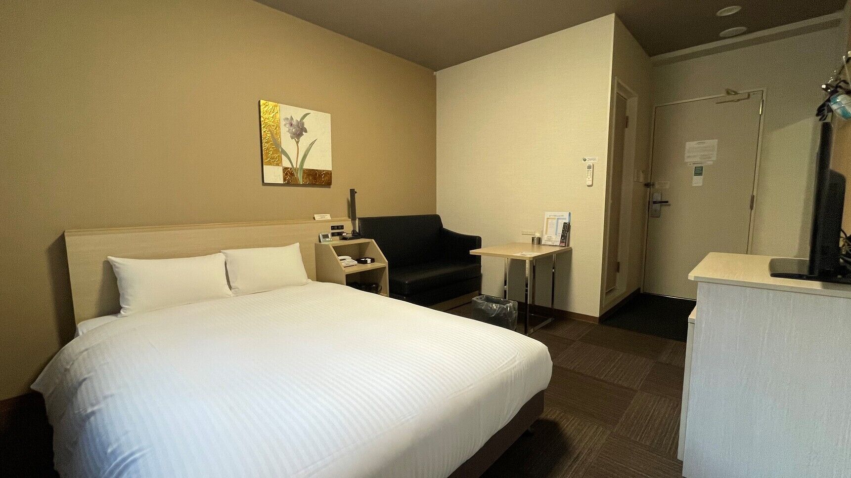 Desk, free WiFi, bed sheets