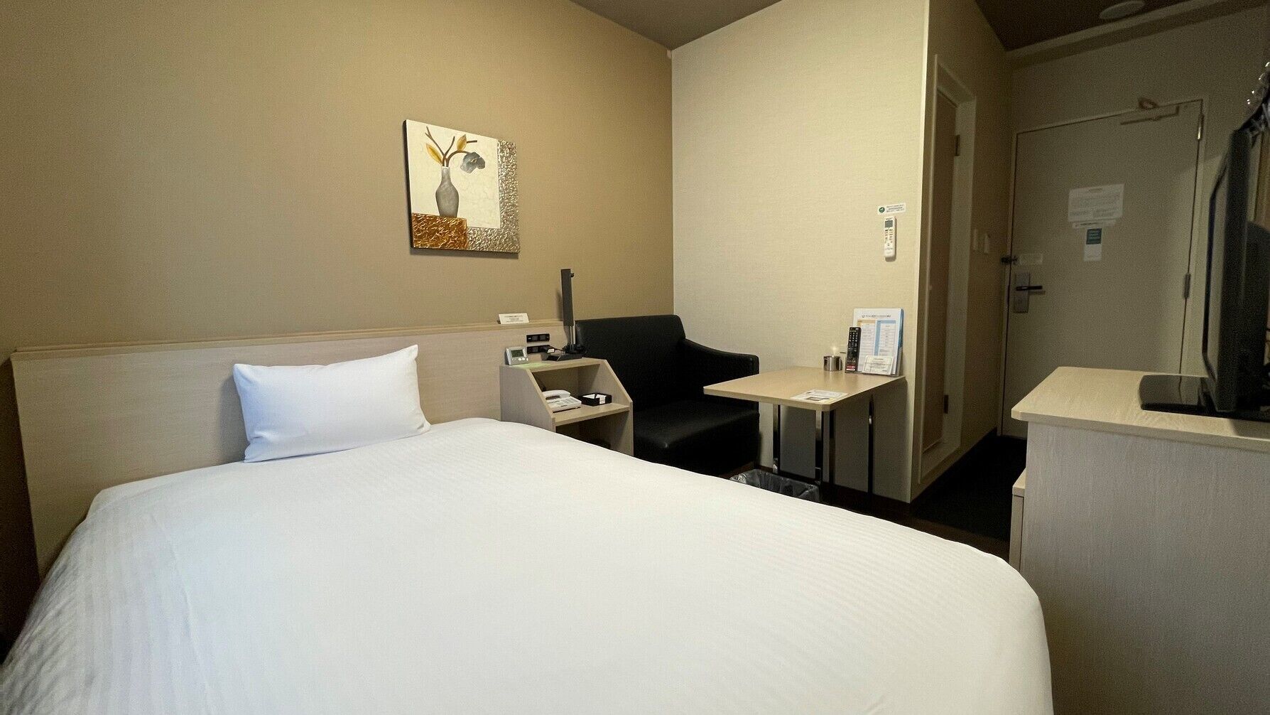 Desk, free WiFi, bed sheets
