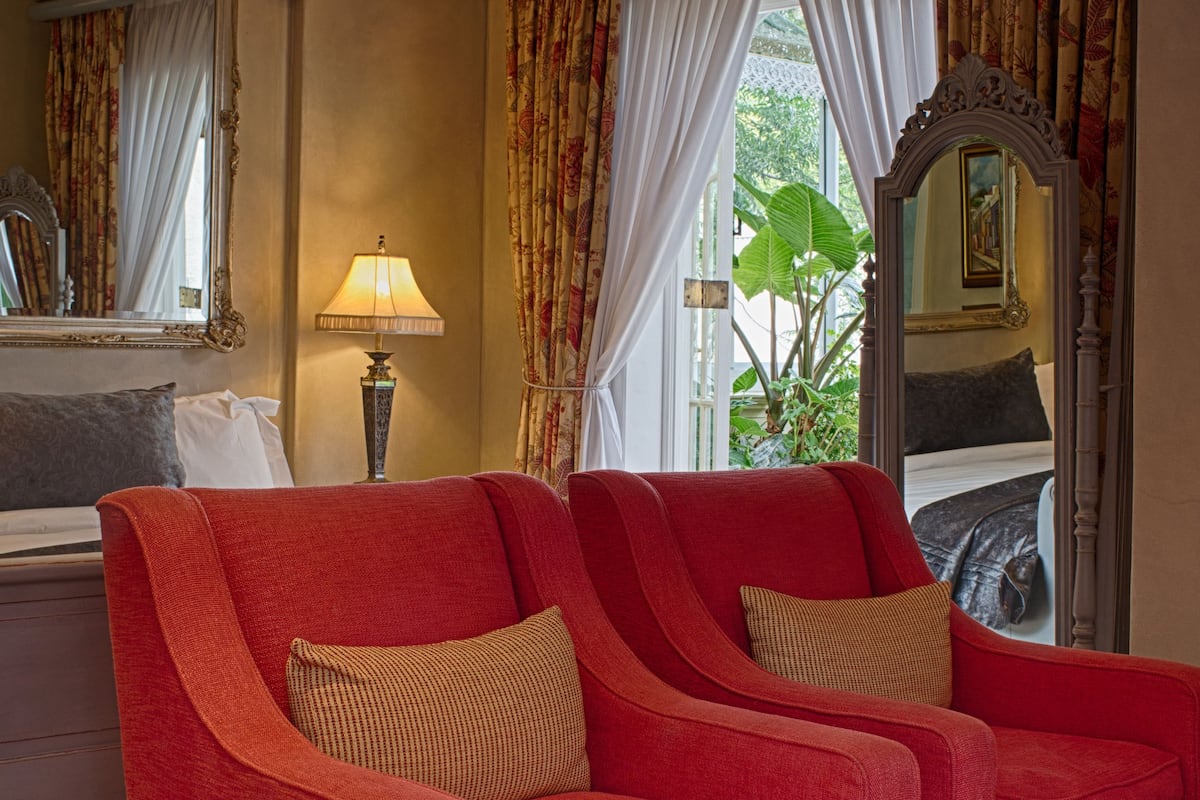 1 bedroom, premium bedding, minibar, in-room safe