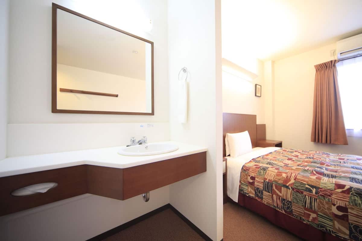 Schreibtisch, schallisolierte Zimmer, Bügeleisen/Bügelbrett