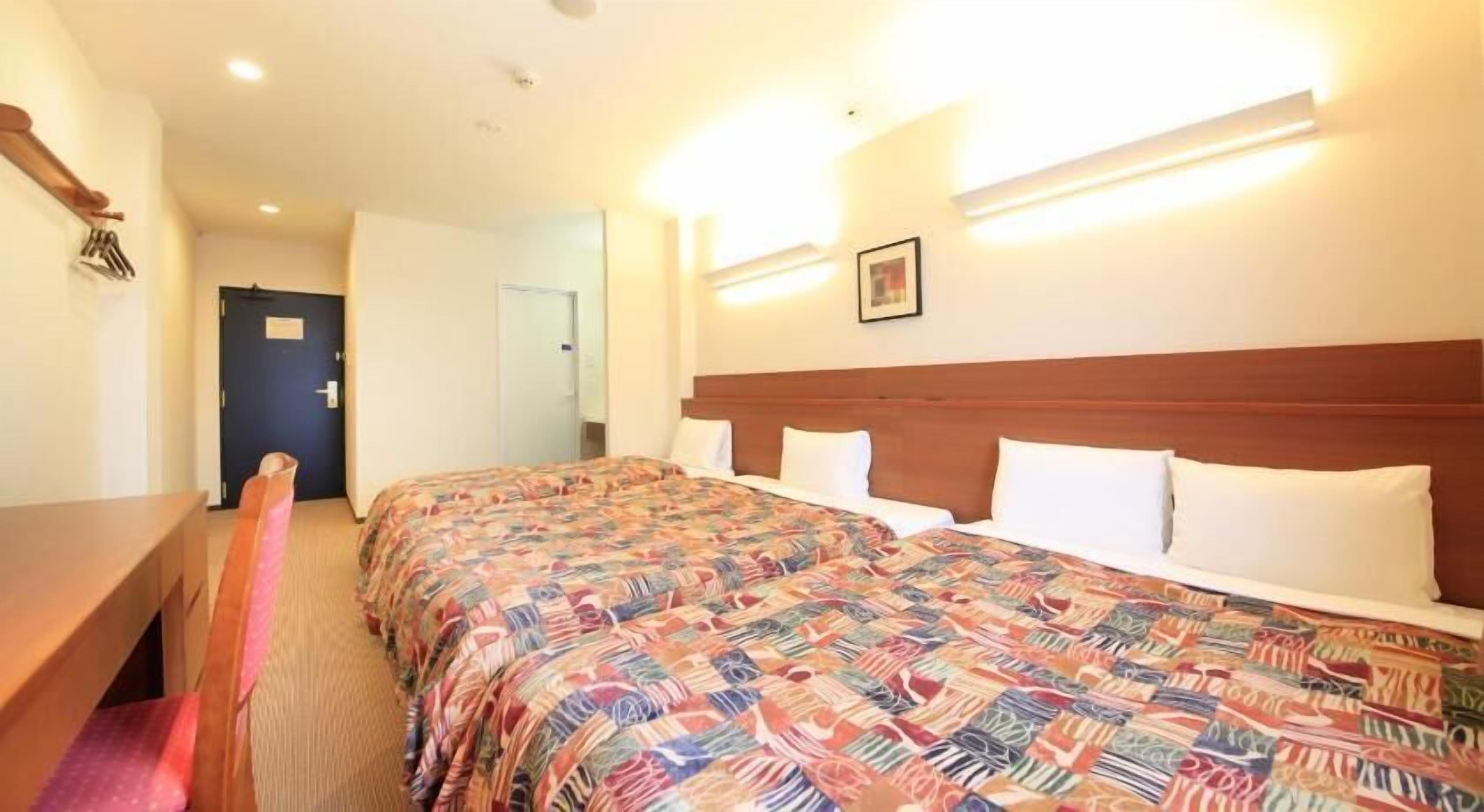 Bureau, chambres insonorisées, fer et planche à repasser, Wi-Fi gratuit