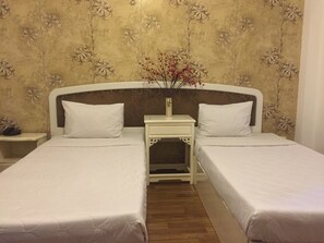 Superior Room | Gebar bulu kapas, bar mini, peti besi dalam bilik, meja 