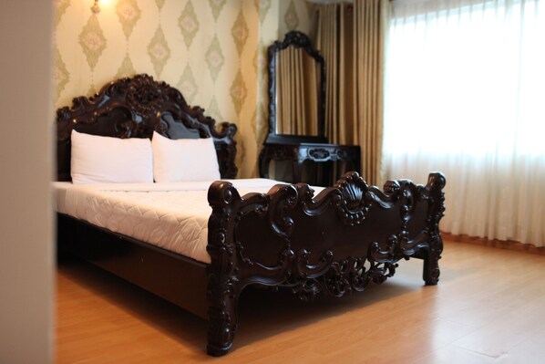 Chambre Deluxe | Couette en duvet, minibar, coffre-fort, bureau