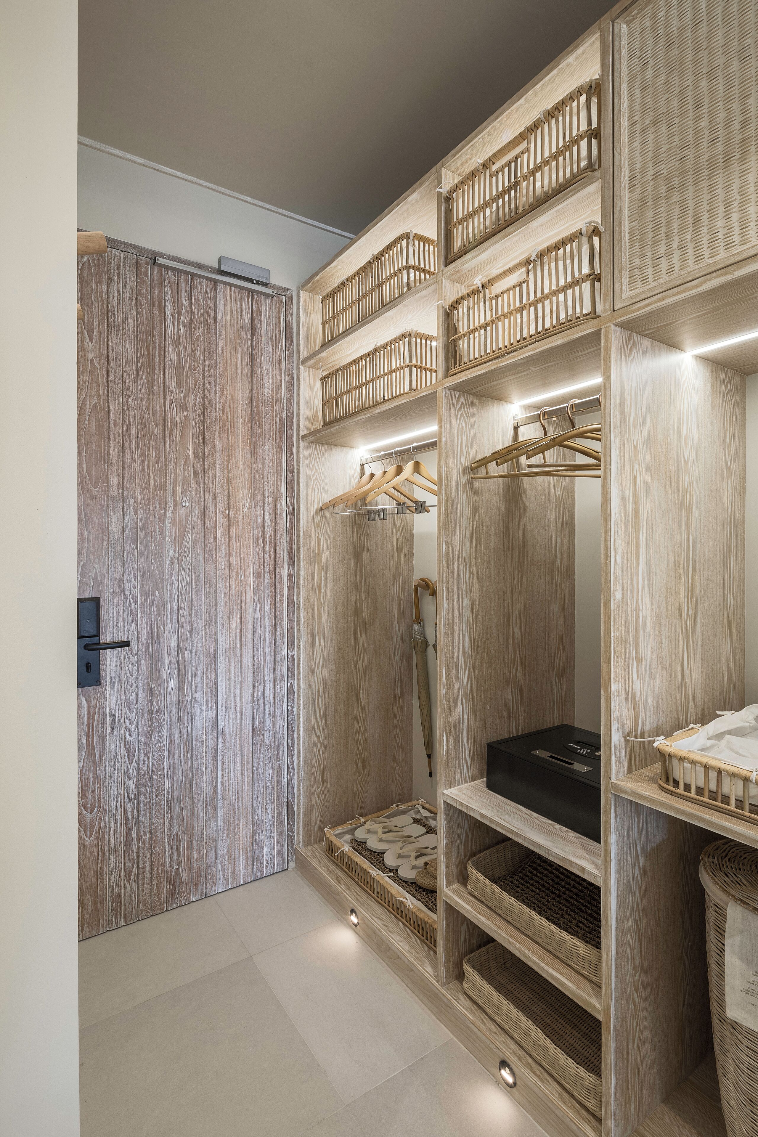 deluxe premium with club lounge | 1 bedroom, in-room safe, individually decorated, individually furnished