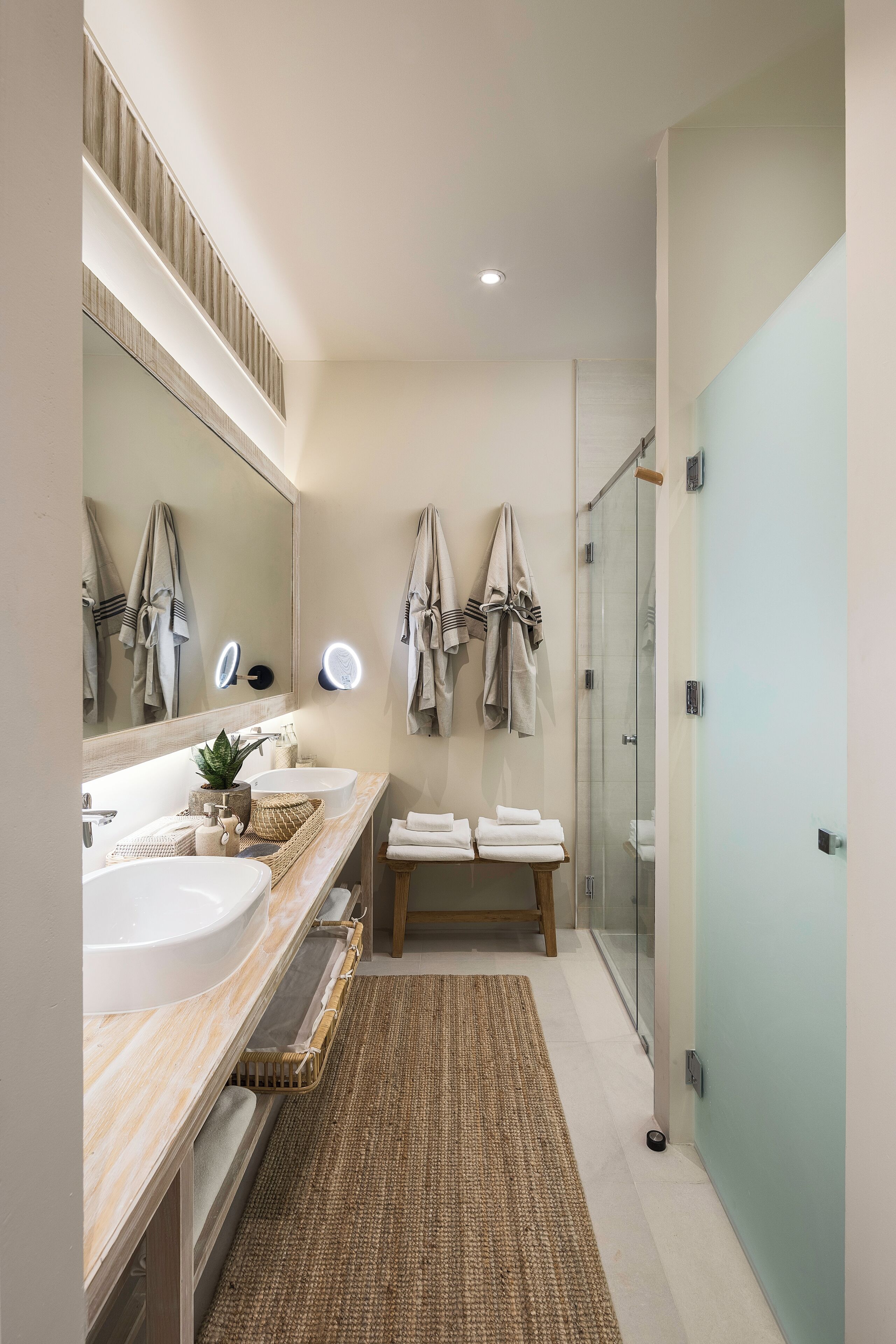 deluxe premium with club lounge | bathroom | separate bathtub and shower, rainfall showerhead, hair dryer, towels