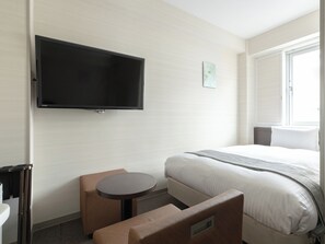 Desk, laptop workspace, free wired Internet, bed sheets - Vessel Inn Hiroshima Station (Hiroshima)