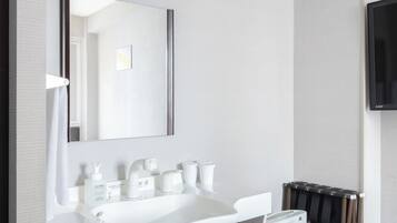 Meja kerja, ruang kerja ramah laptop, dan Internet kabel gratis