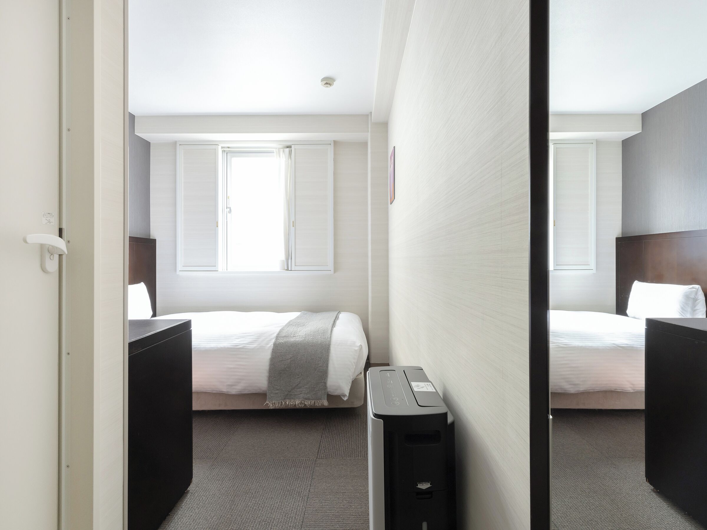 desk, laptop workspace, free wired internet, bed sheets