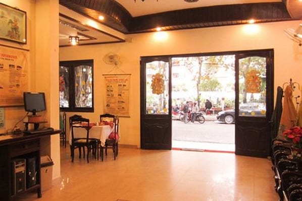 Interior entrance - Binh Minh Sunrise Hotel (Hue)