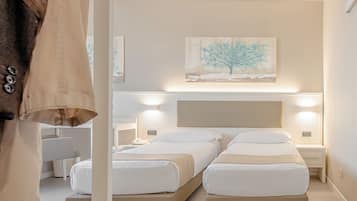 Superior Twin Room | Minibar, in-room safe, desk, blackout drapes
