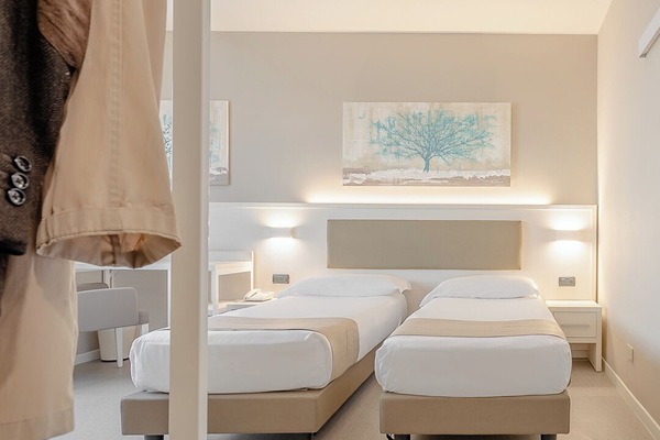 Superior Twin Room | Minibar, in-room safe, desk, laptop workspace