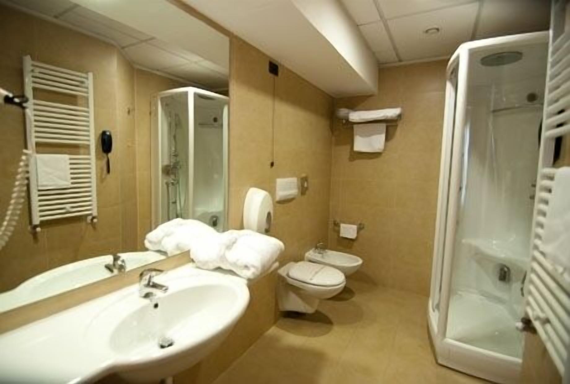 shower, rainfall showerhead, hair dryer, bidet