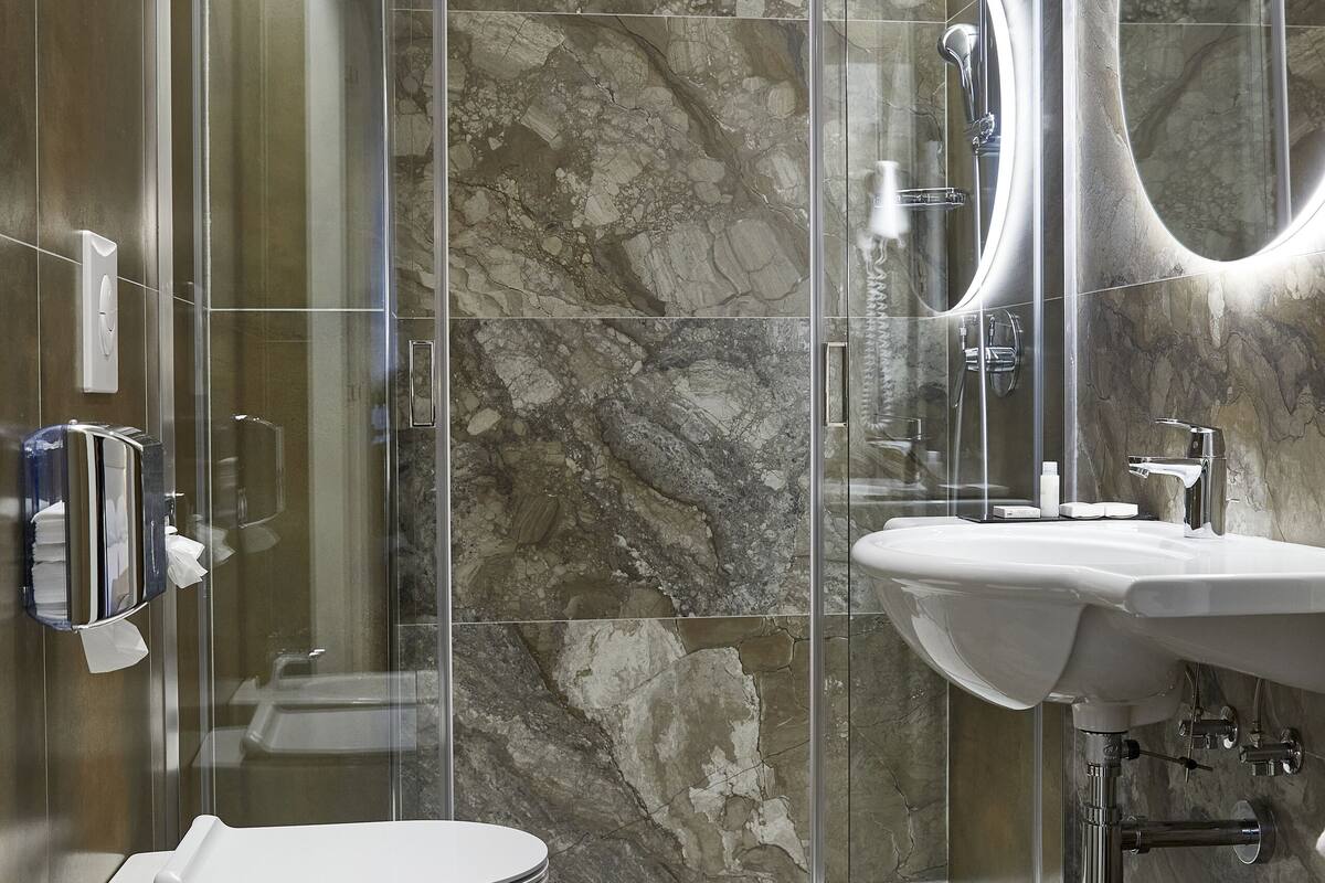 shower, rainfall showerhead, hair dryer, bidet