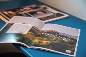 Desk, blackout curtains, soundproofing, free cots/infant beds -  BRIT HOTEL Essentiel Villefranche-sur-Saône (Ex Balladins) ** (Villefranche-sur-Saône)