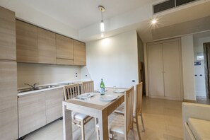 Apartment, Patio, Garden View | Private kitchen - Prince Franklyn Hotel (Castellabate)