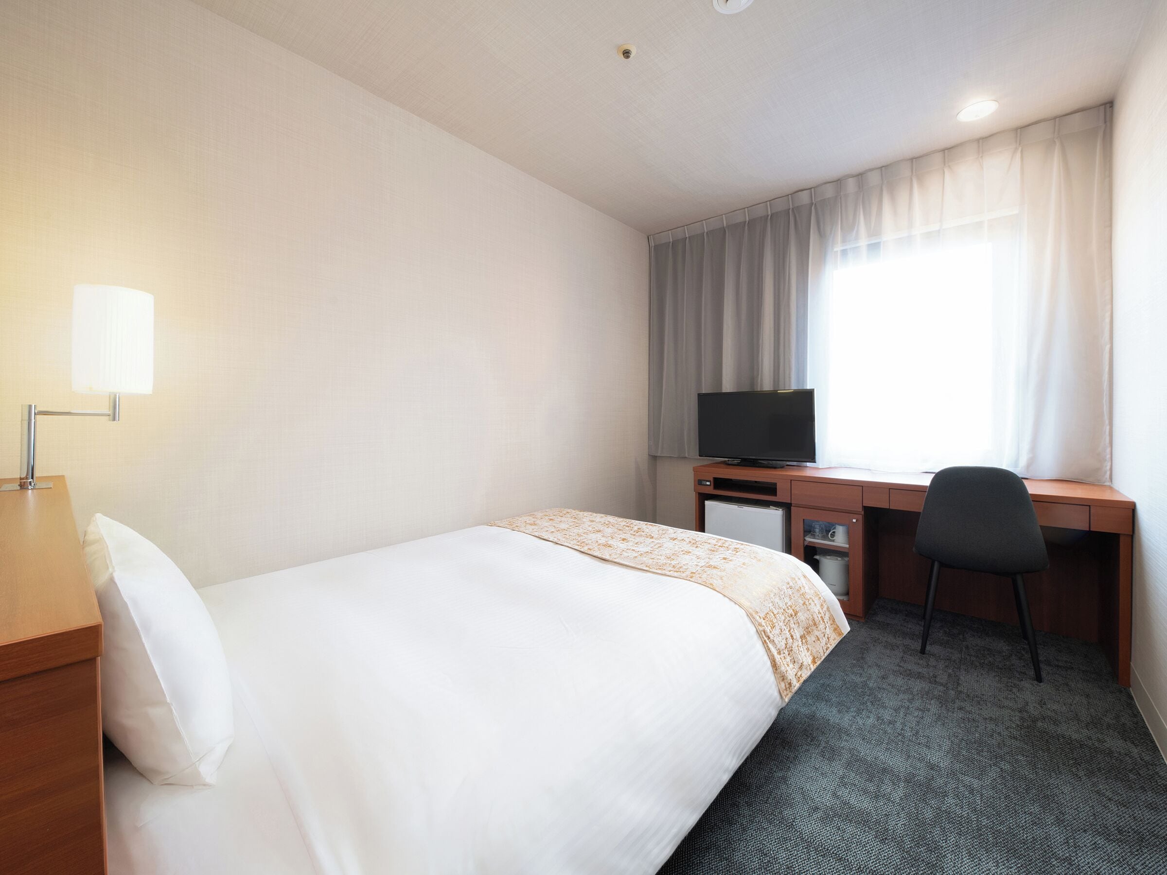 Small Double Room with Small Double Bed, Non Smoking | Desk, laptop workspace, blackout curtains, soundproofing