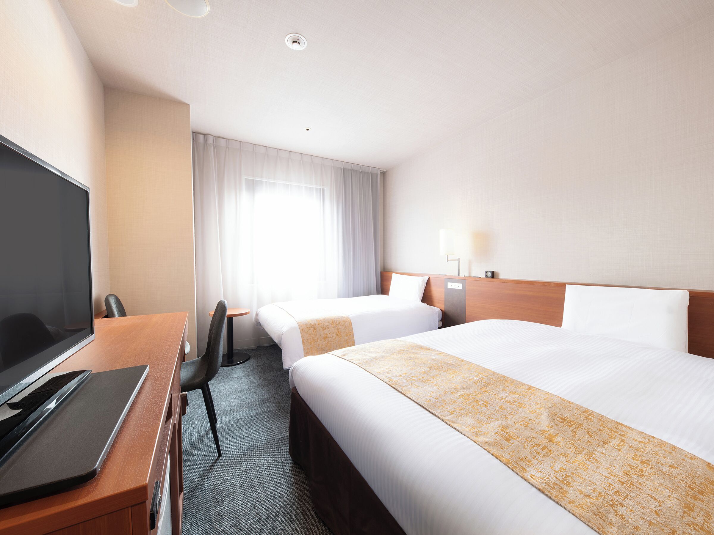 Double Room with Extra Bed, Non Smoking | Desk, laptop workspace, blackout curtains, soundproofing