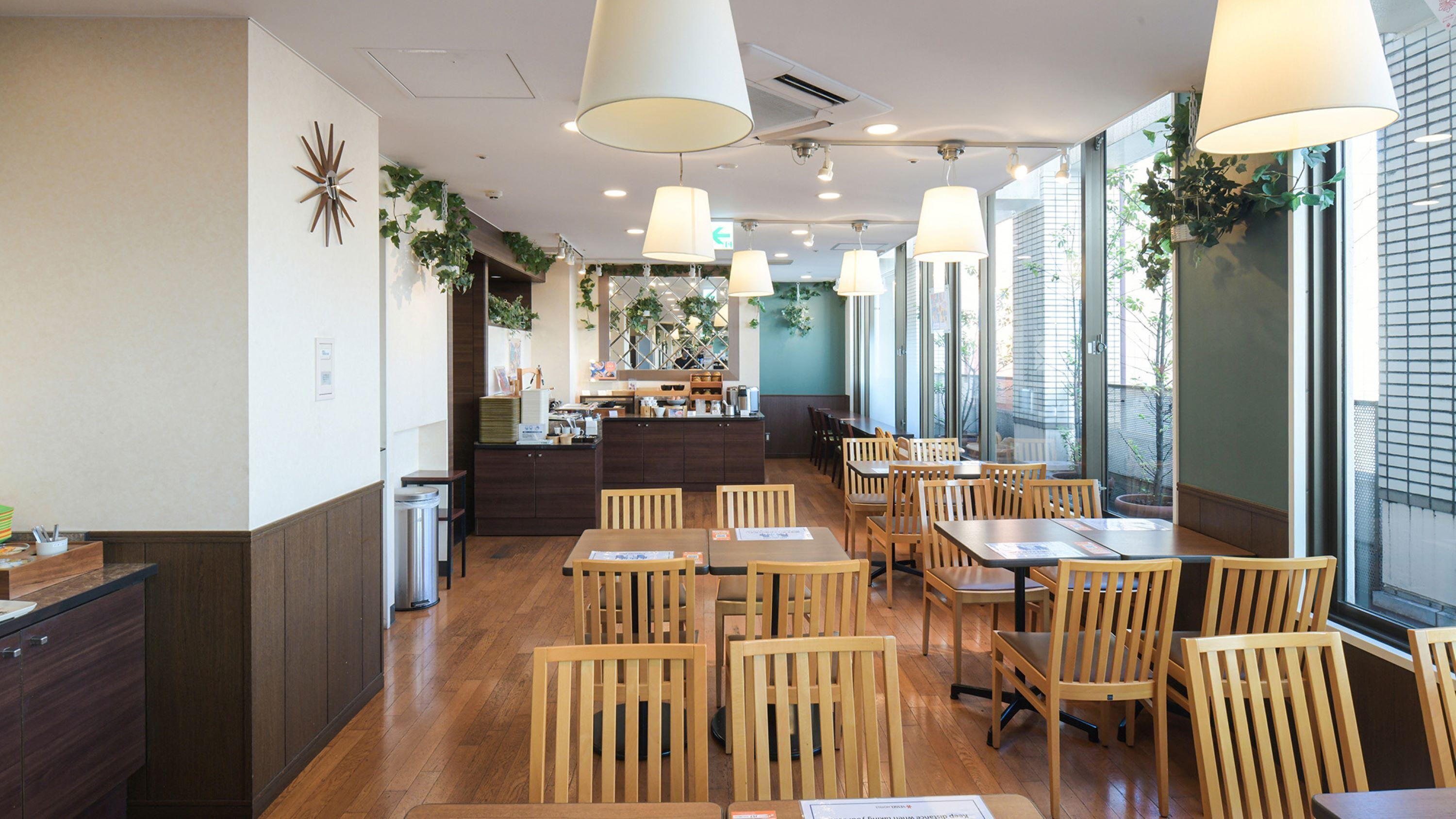 daily buffet breakfast (jpy 1200 per person)