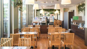 Tägliches Frühstücksbuffet gegen Gebühr