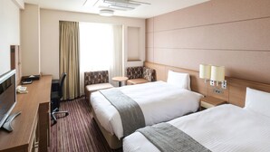 A hotel room with two beds, a desk, a chair, a small table, and a TV. - Vessel Inn Fukuyama Station (Fukuyama)