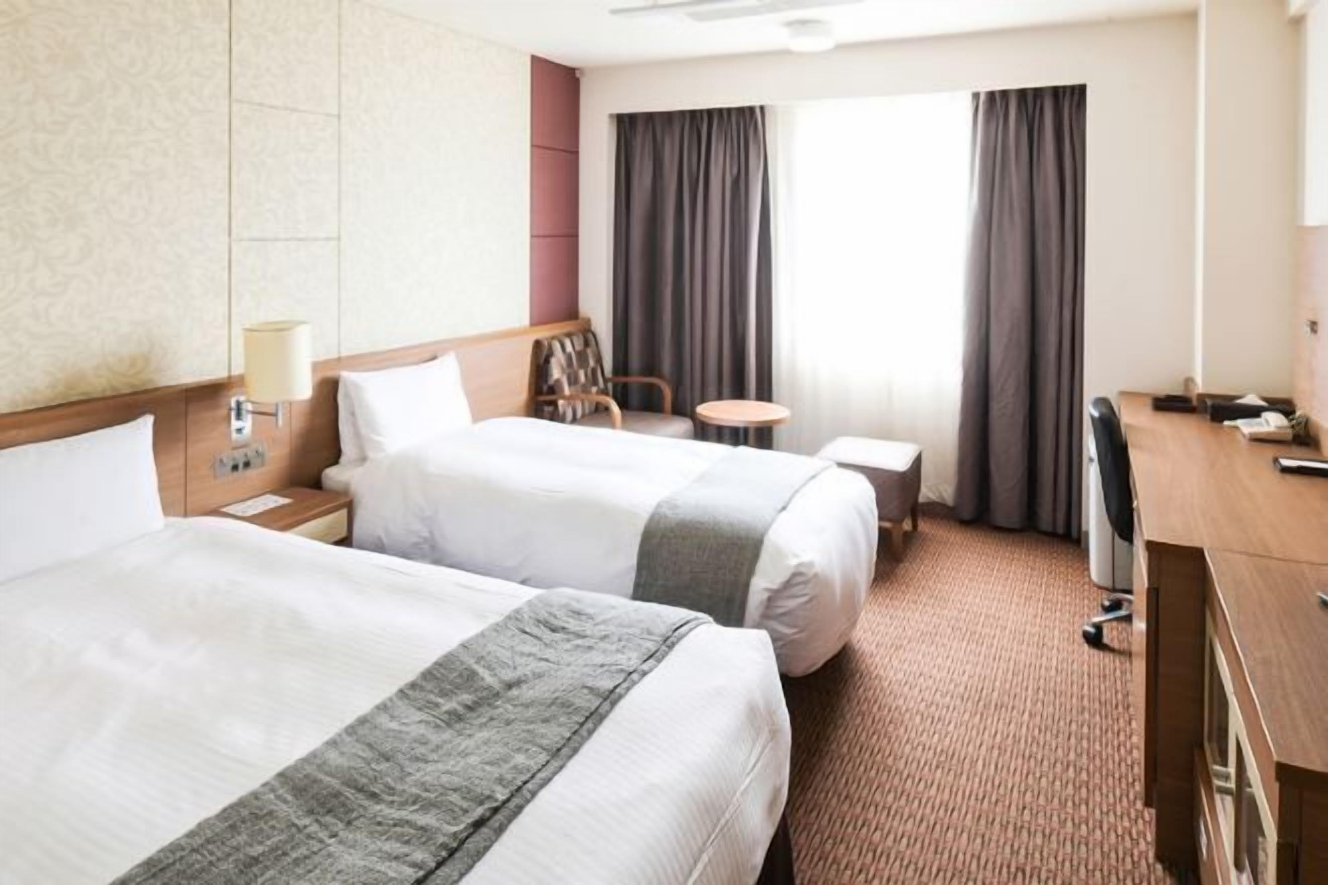 1 bedroom, premium bedding, down duvets, desk
