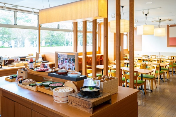 Daily buffet breakfast (JPY 1400 per person)