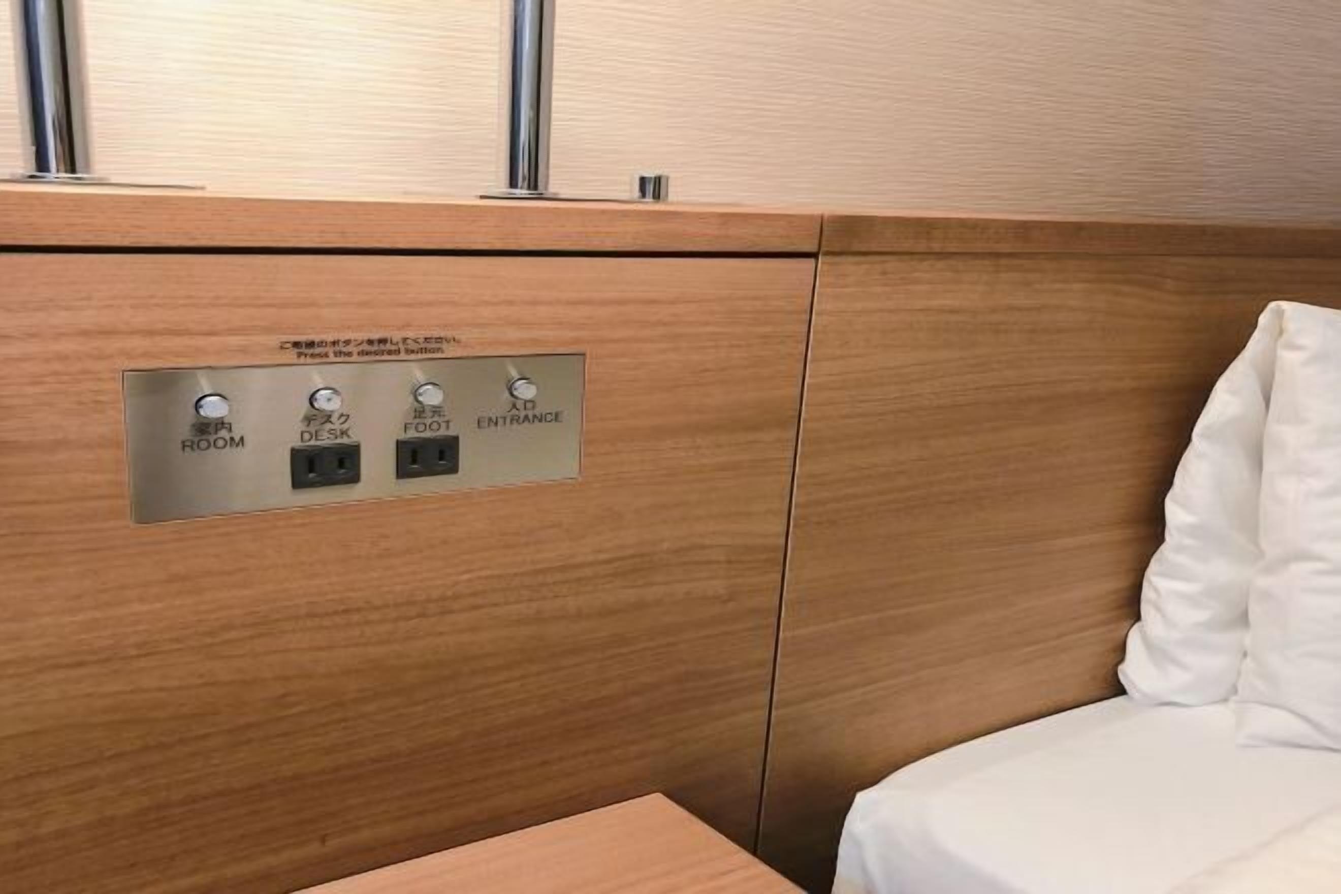 1 bedroom, premium bedding, down duvets, desk