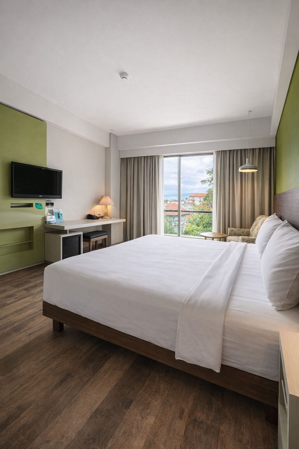 ION Room | Cofres nos quartos, escrivaninha, cortinas blackout, Wi-Fi de cortesia