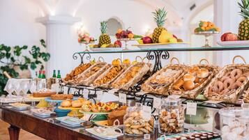 Ilmainen päivittäinen mannermainen aamiainen