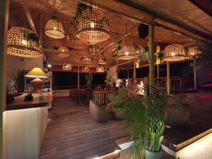 2 Restaurants; Frühstück, Mittagessen und Abendessen werden serviert