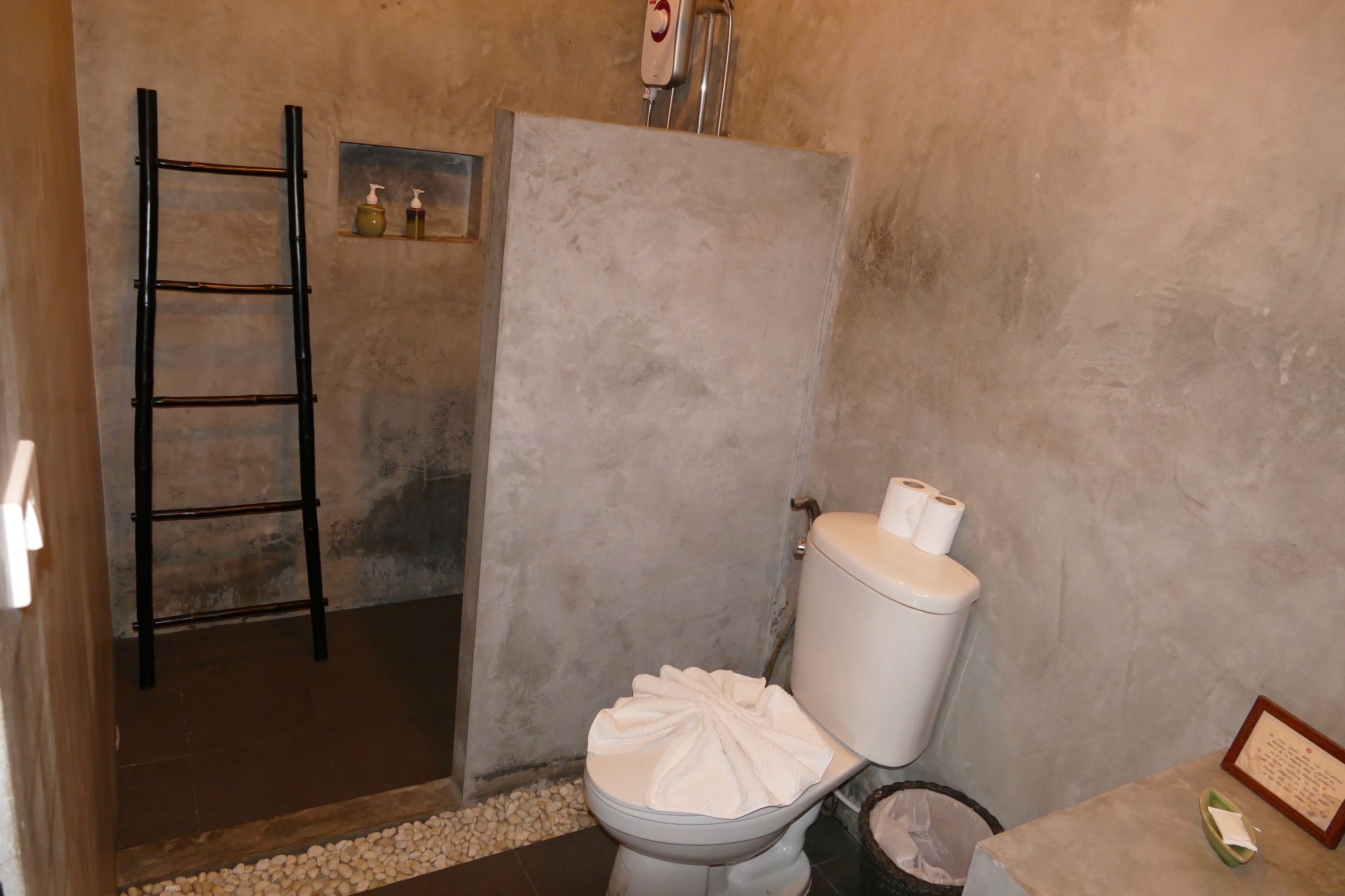 executive villa, 2 bedrooms | bathroom | shower, free toiletries, hair dryer, towels