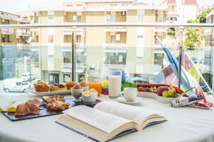 Daily buffet breakfast (EUR 5 per person)