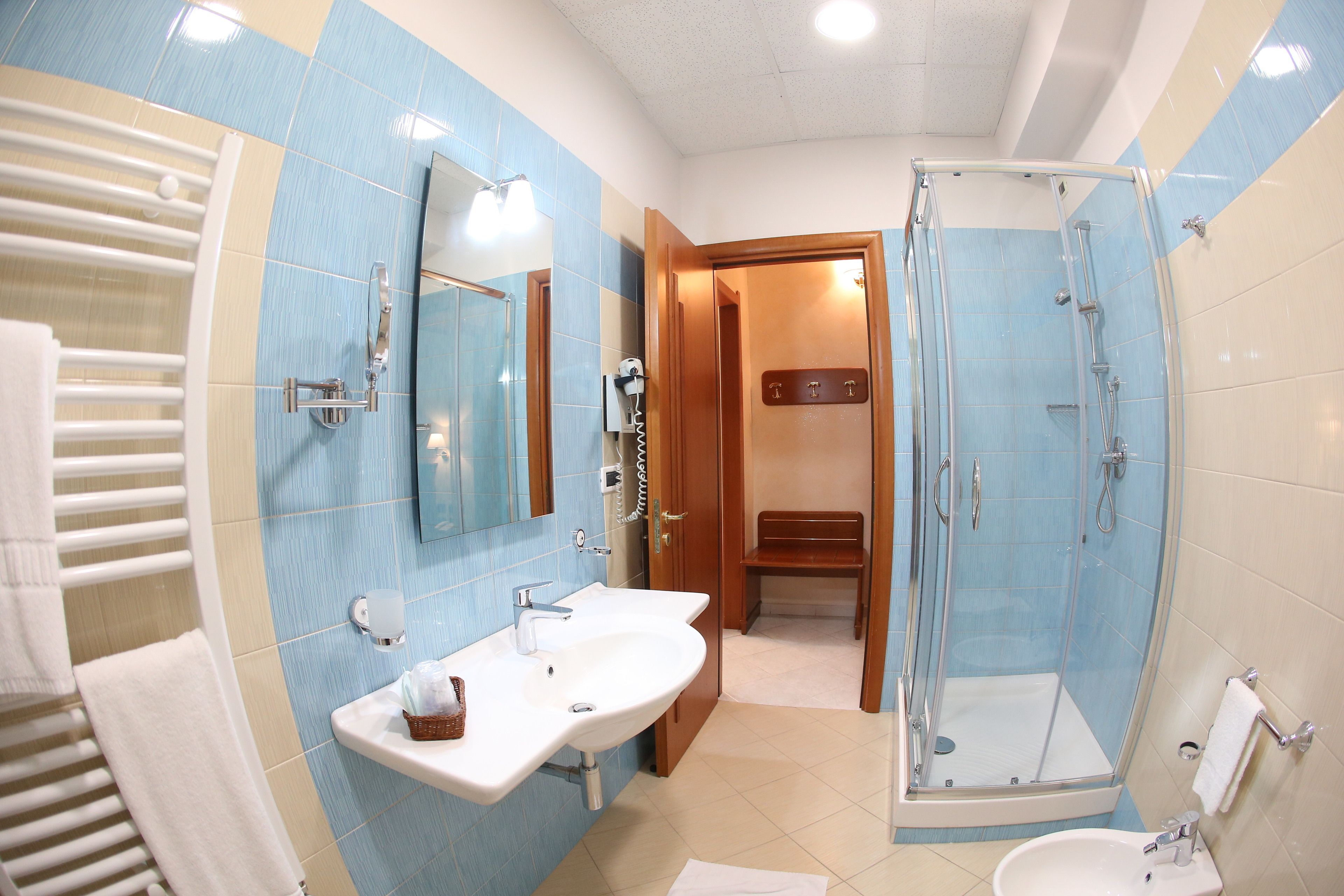 economy room, 1 double bed | bathroom | shower, free toiletries, hair dryer, slippers