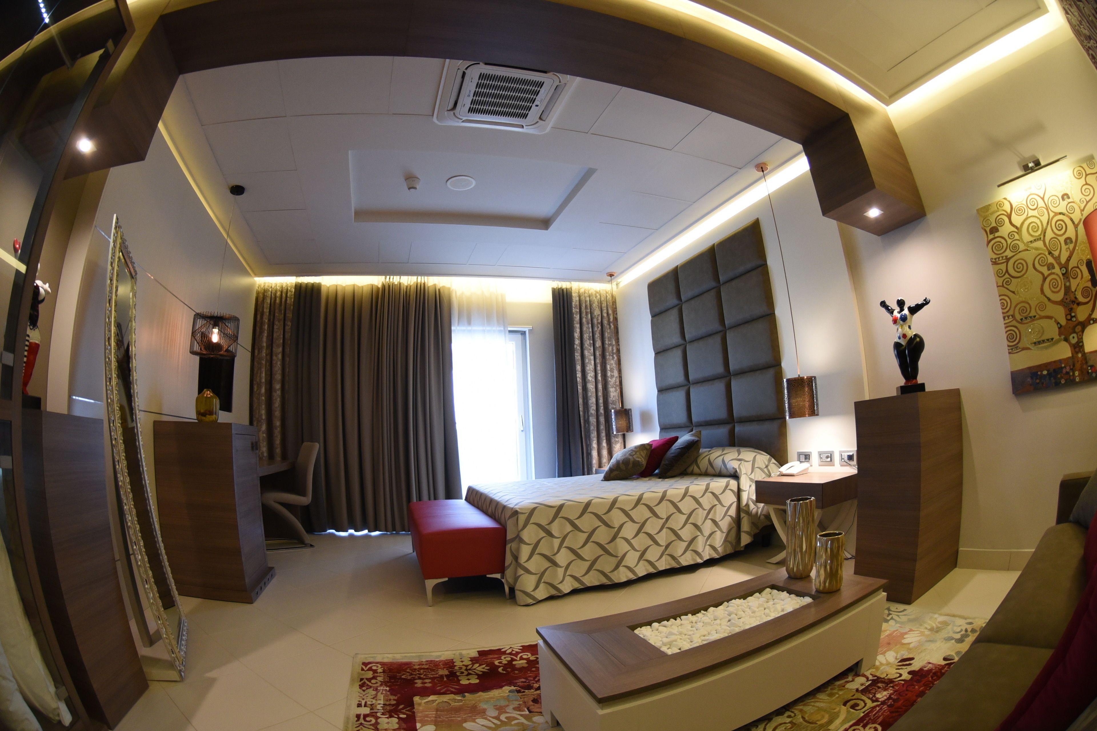 royal room, 1 double bed, courtyard view | 1 bedroom, premium bedding, minibar, in-room safe